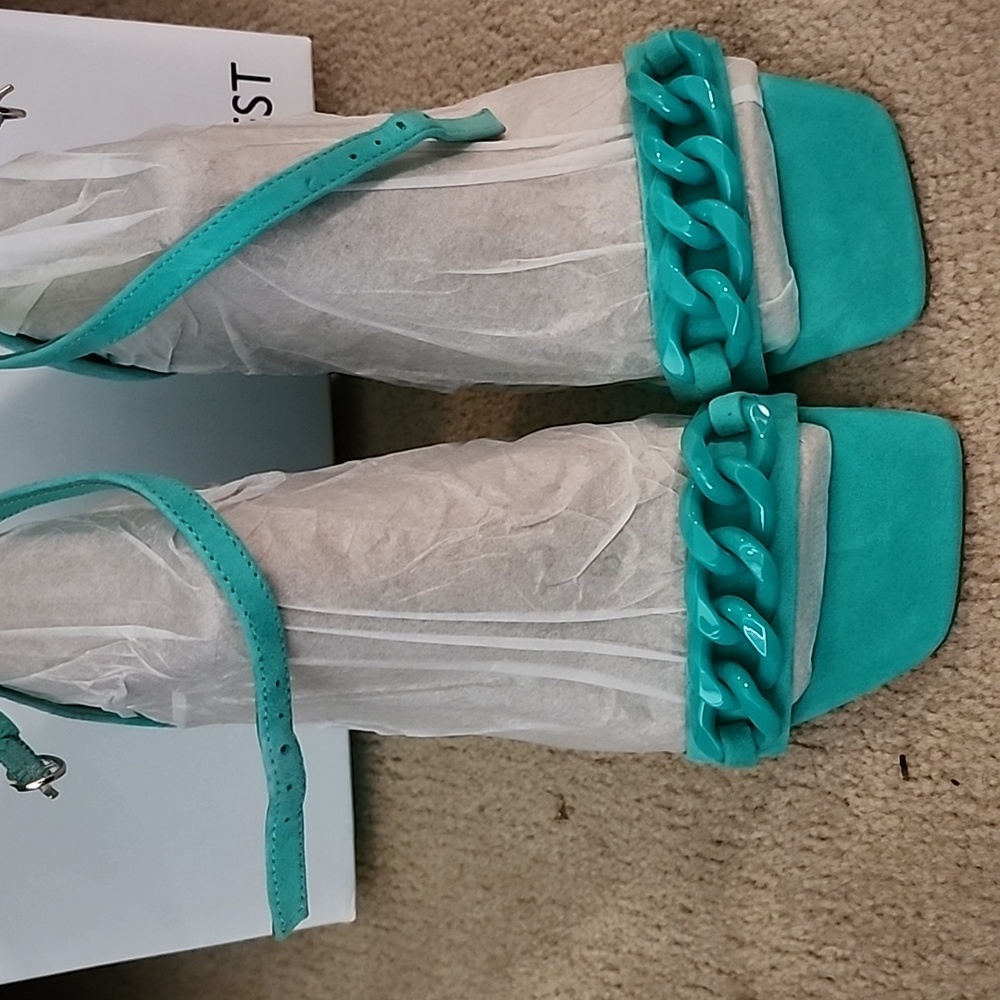 NINE WEST - Picture 4 of 7